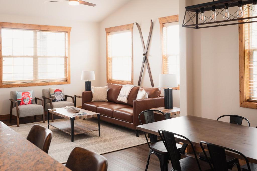 Large & Updated Driggs Condo Close to Town! 40 miles to Grand Teton!, Driggs