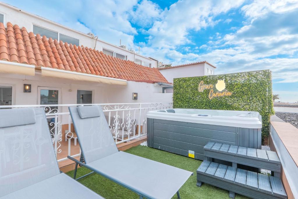 Private Jacuzzi with sea view and pool - 2