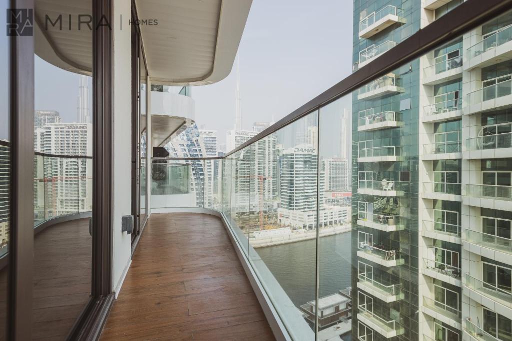 Mira Holiday Homes - Beautiful 2 bedroom with canal view in Business Bay, Dubaï