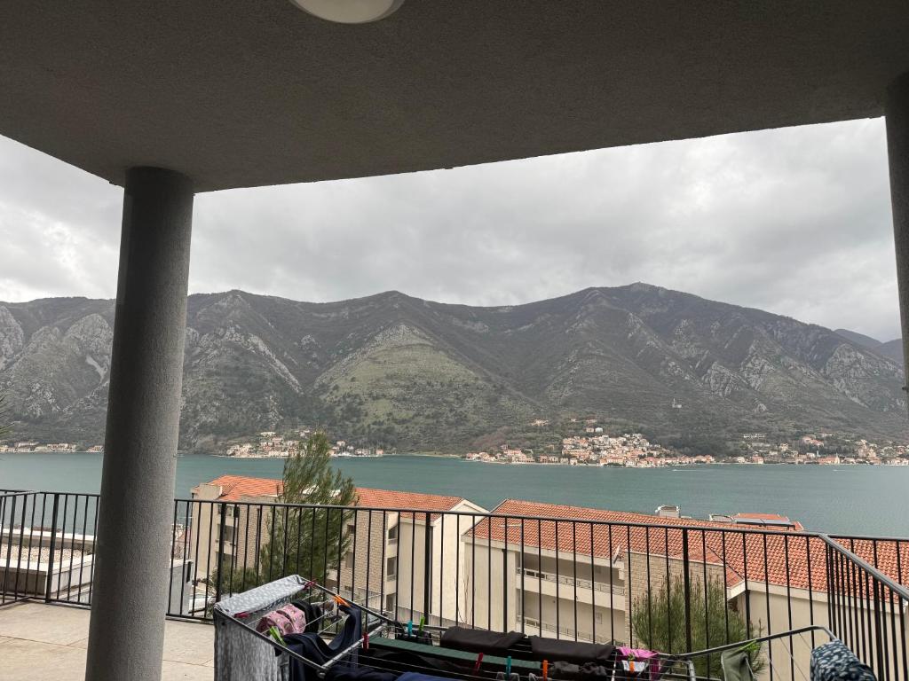 Dilek's Sea View Apartment, Dobrota