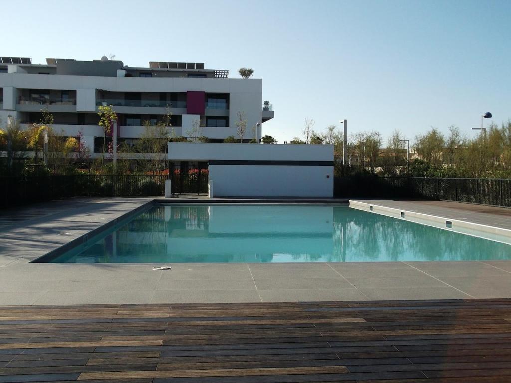 luxury F2 swimming pool ponds and sea - 5