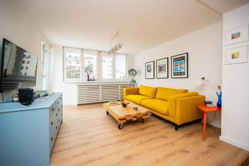 Colorful 3-Bedroom Apartment - 2