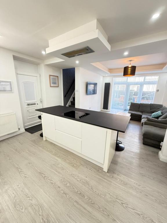 Holm from Home sleeps 10, Blackpool