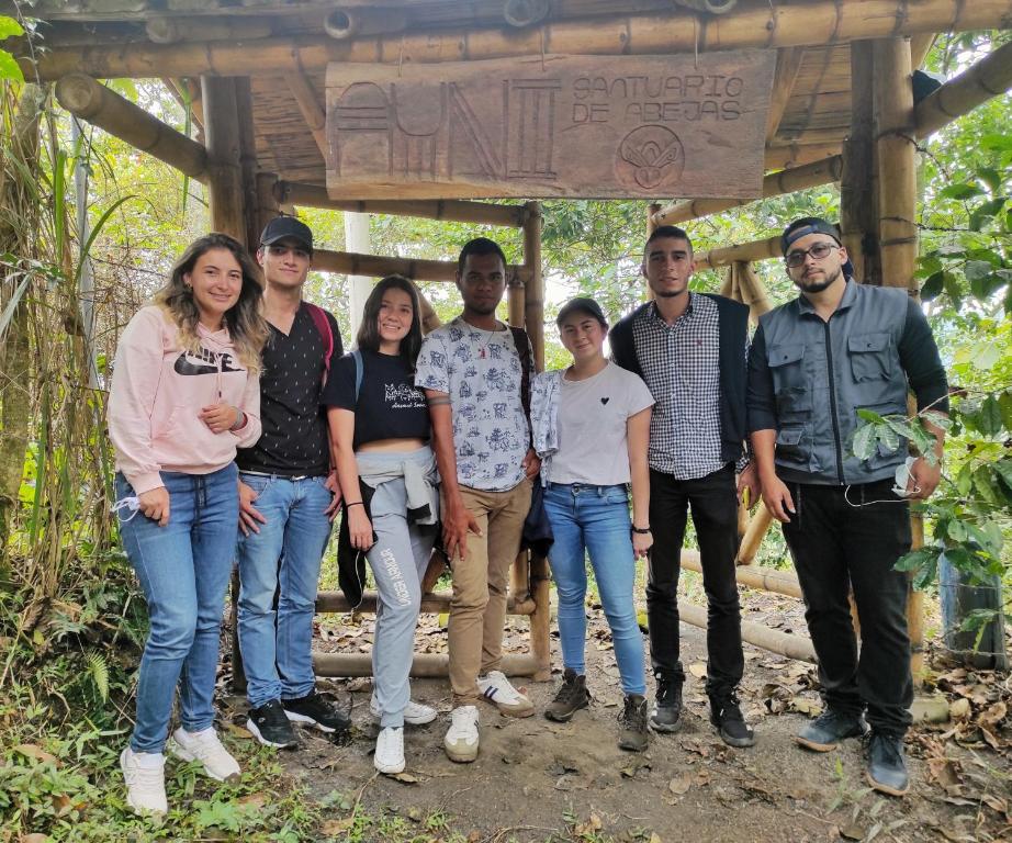 AYNI- Santuario de abejas - 1
