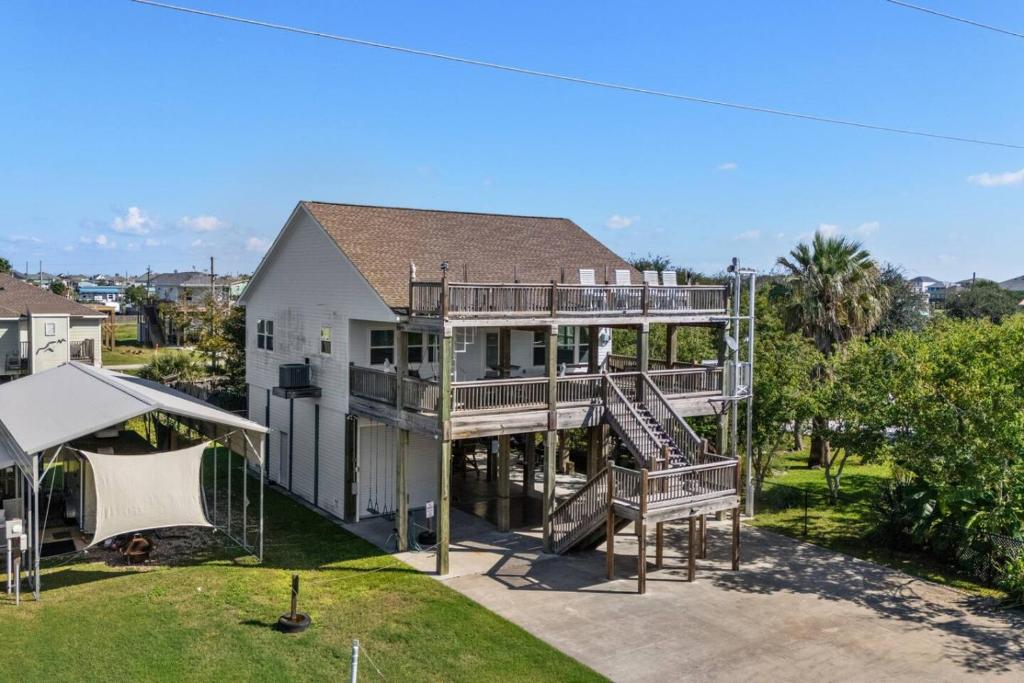Central 2BR 2BA Easy Beach Access Sleeps 10, Bolivar Peninsula