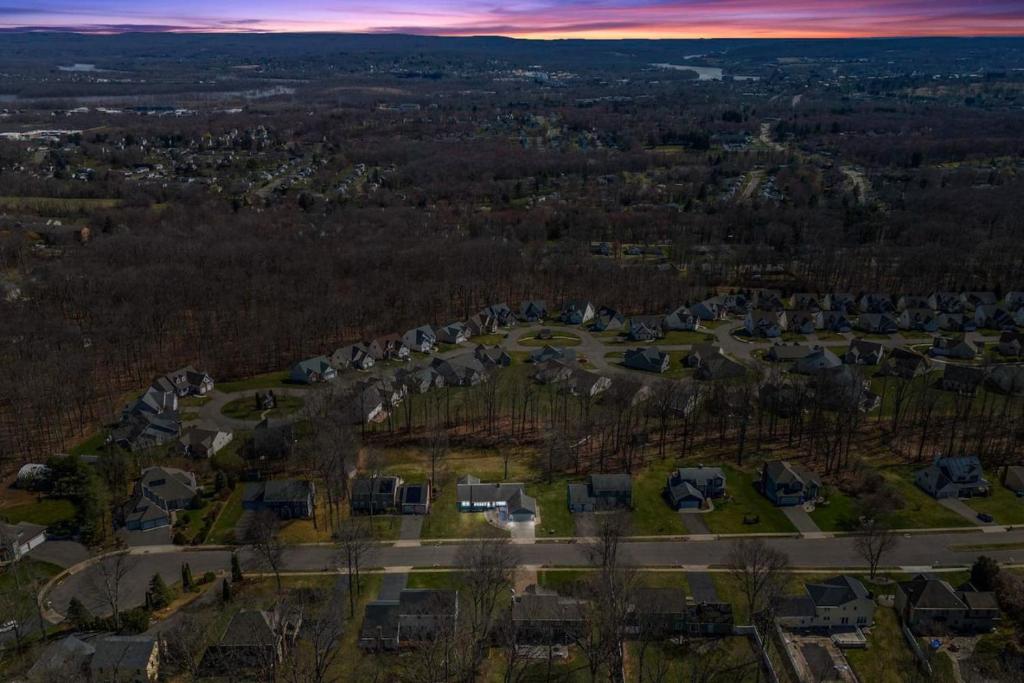 40 Spacious Sleek Cozy, Middletown