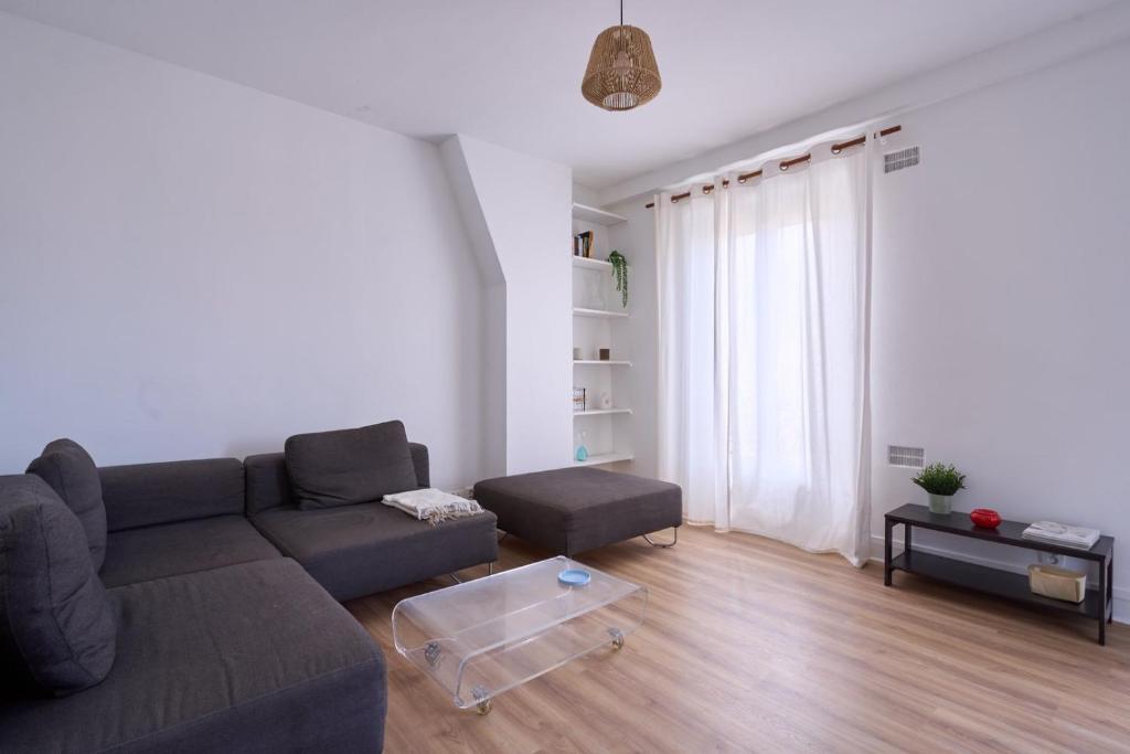 Bright 1BR Parisian Retreat Italy Square | By Airnest - 2
