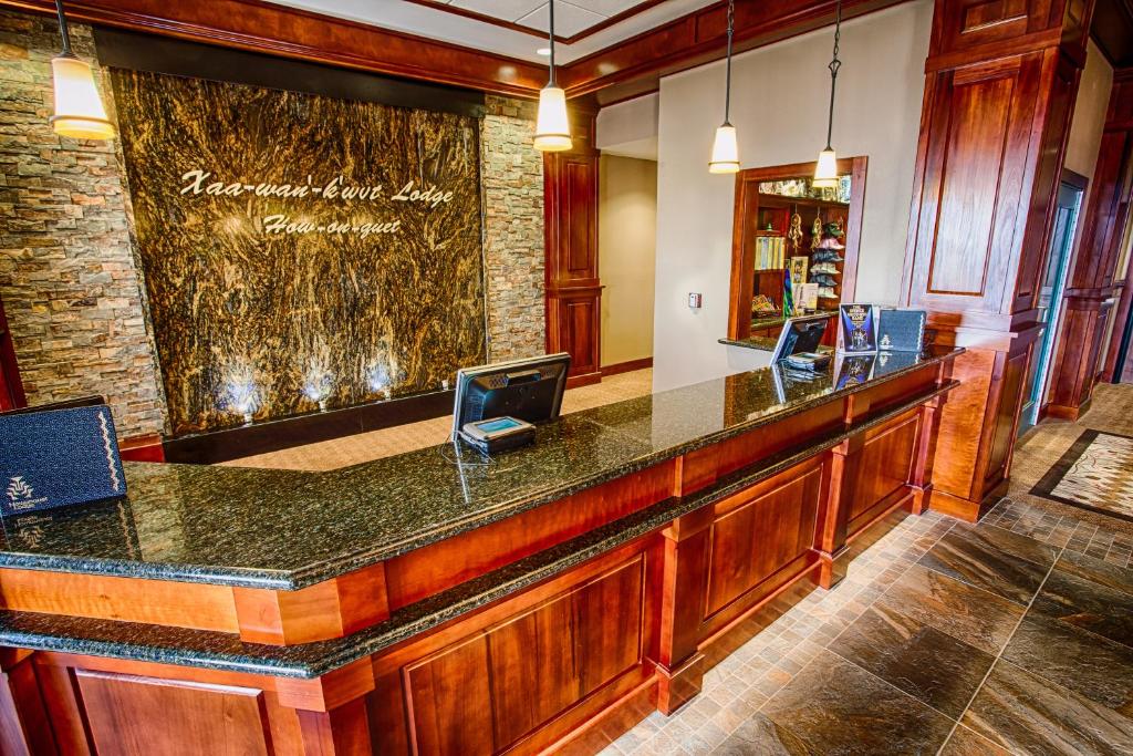 Lucky 7 Casino &amp; Hotel (Howonquet Lodge) — Hotel in Smith River