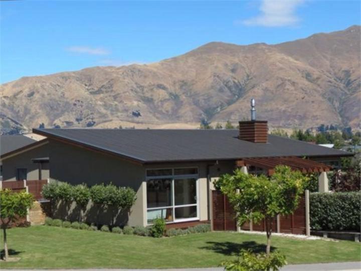 Cascade Retreat - Sunny side of Mt Iron, Wanaka