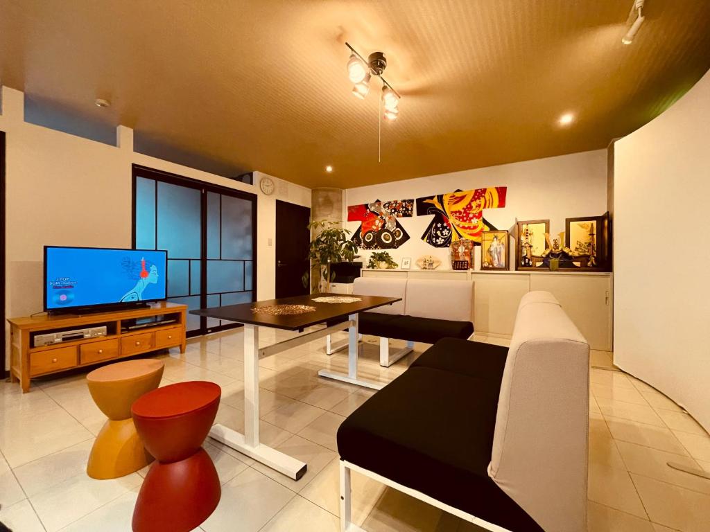 --New--南町駅徒歩1分-ビル2階-貸切ルーム8人まで-松山城や道後温泉へアクセス良好-駐車場無料, Macujama