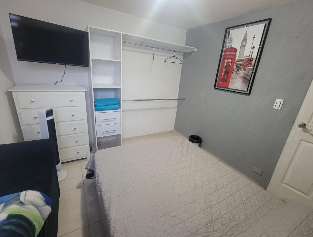 Aguilas Room 1 - 5