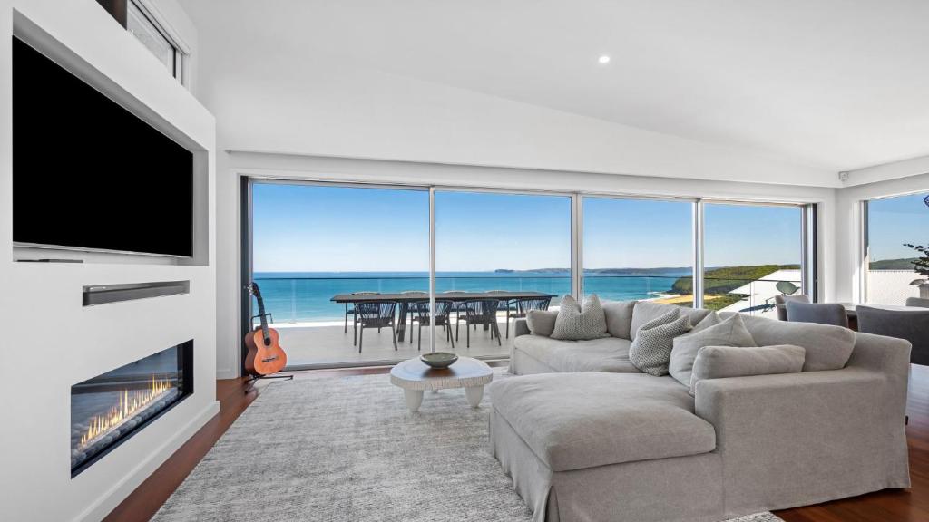 'Sea Mist' by HolidayCo, Hardys Bay