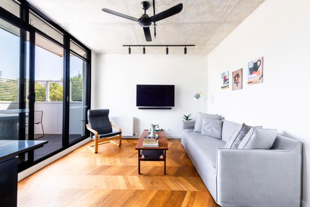 Art, Culture & Coffee - Your Perfect Fitzroy Escape, Melbourne