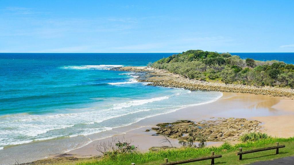 Boorolong 2 - Beachfront Bliss, Yamba