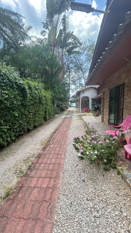 Pakmeng BEACH Resort
