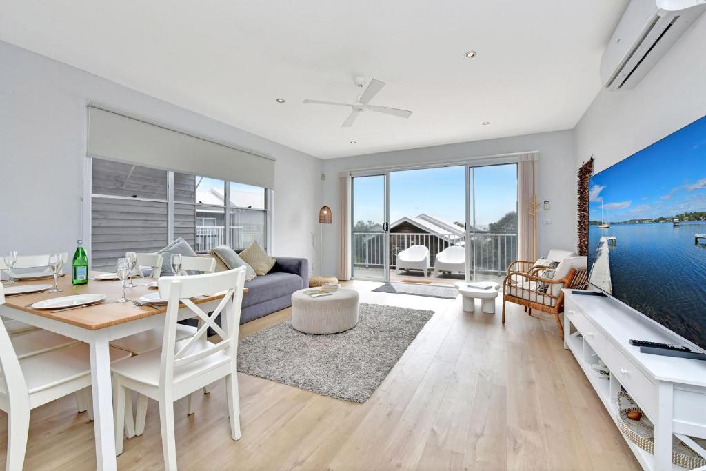 Blue Lagoon at Caves Beach Villas, Caves Beach