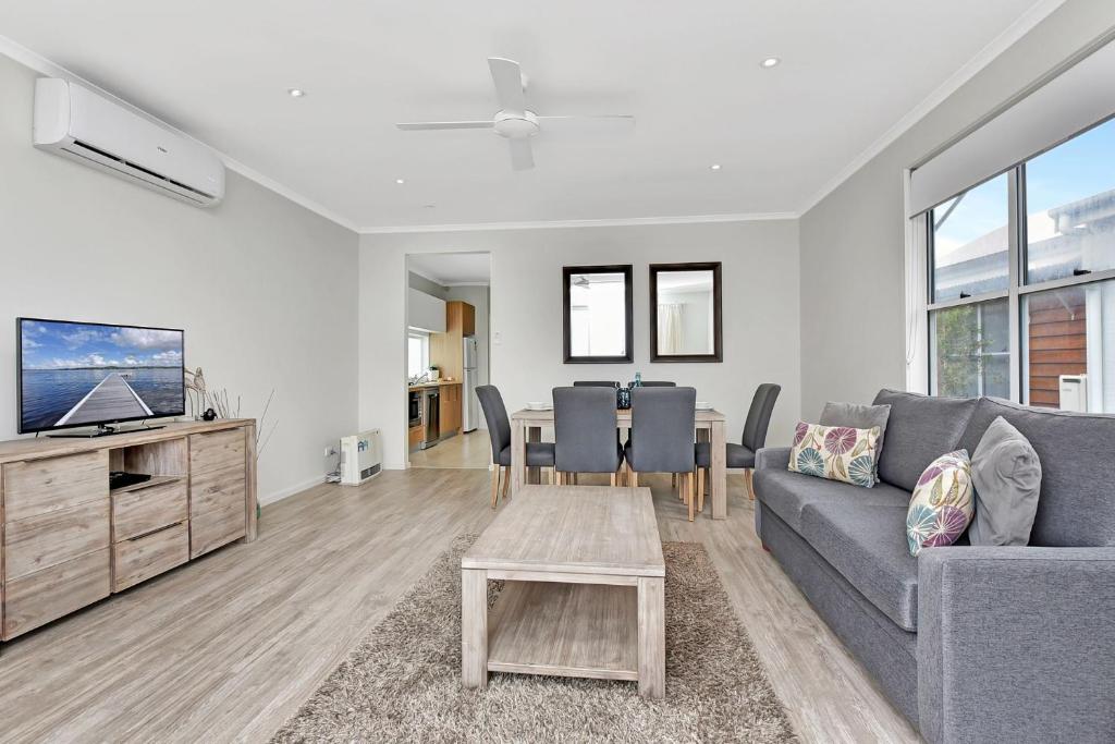 Beach Escape at Caves Beach Villas, Caves Beach