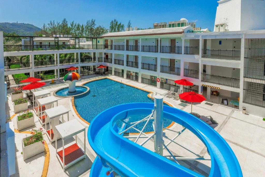 Swimming pool