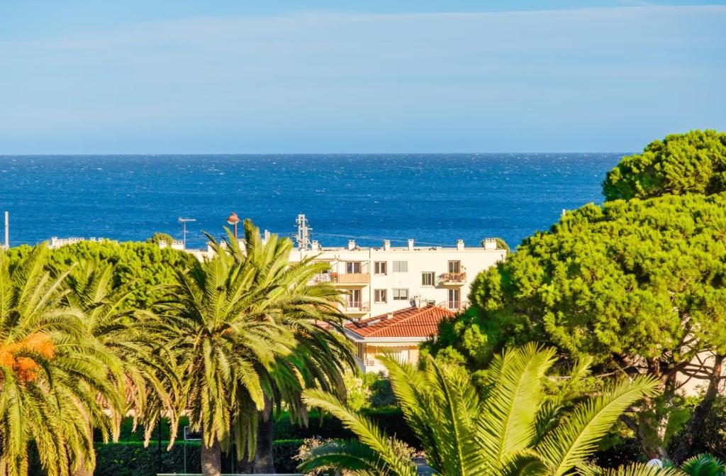 Charmant appartement 4 personnes vue mer, Antibes