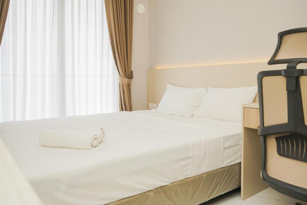 Scenic Designed and Comfy Studio at Sky House BSD Apartment By Travelio, Tangerang