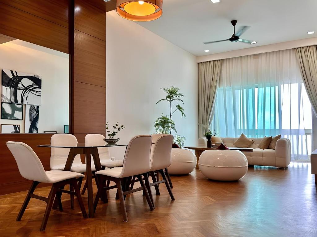 Straits Quay Seafront Suite l Panoramic Seaview, Tanjong Tokong