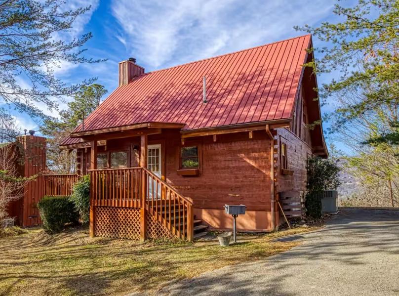 On Eagles Wings, Sevierville