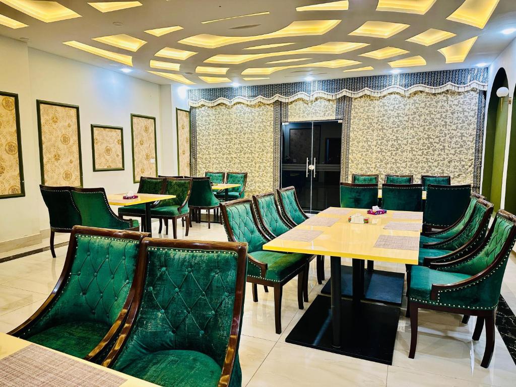 2. Hotel Sh..