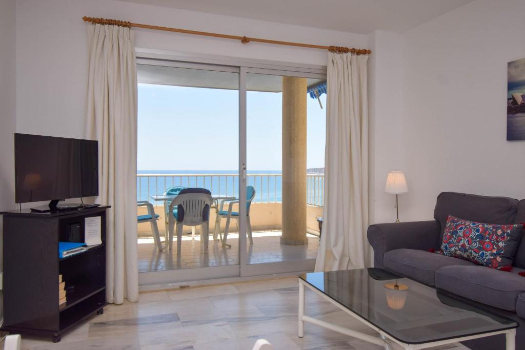 Ref 257 Apartamento en primera línea de playa con impresionantes vistas al Mediterráneo - 3