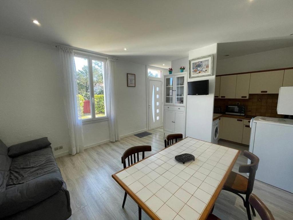 Appartement cosy avec terrasse, jardin et parking à 200m de la plage - FR-1-413-111 - 3