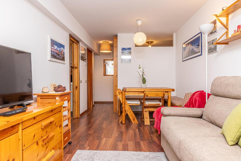 Cervinia Alpine stay just steps from the slopes - 2