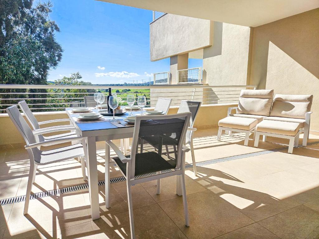 Two bedroom apartment in Sunny Golf, Estepona - 2