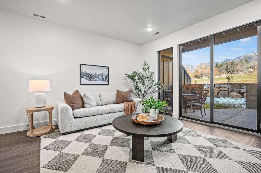 Escape to Eden at the Pointe Pt C103 Wkly Discnt, Eden