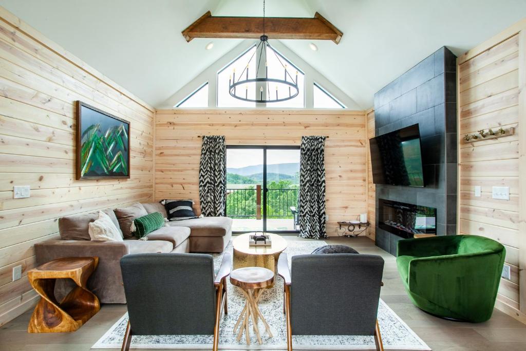 Bearly Haus -Views, Hot Tub, Pool & Xbox!, Pigeon Forge