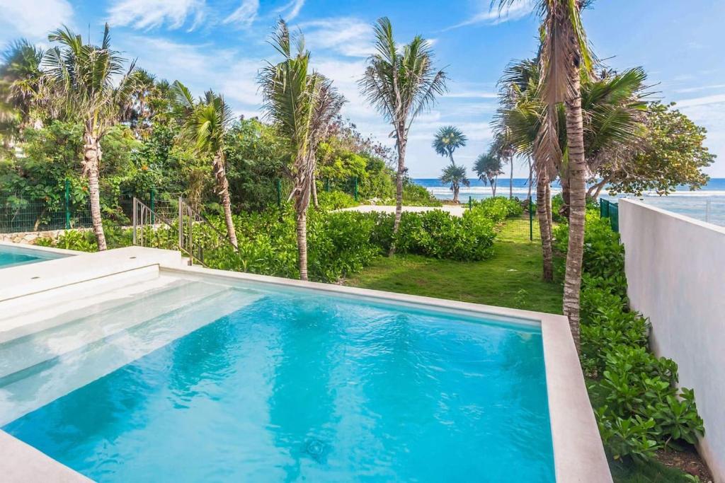 Luxury Studio with Rooftop Pool and Seaview Balcony, Akumal