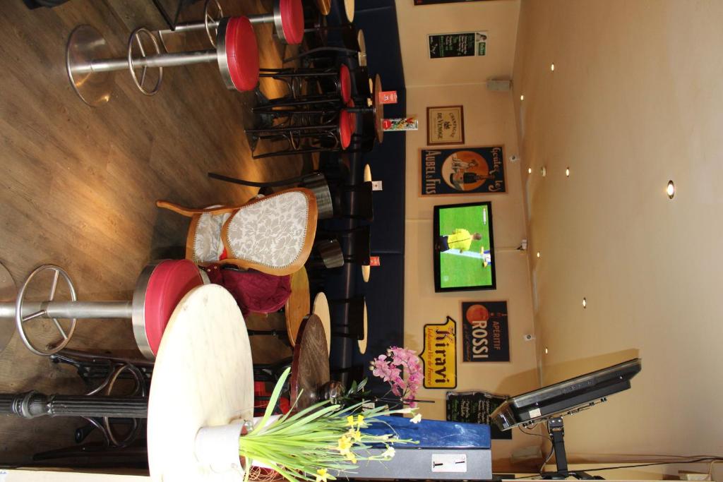 Shared lounge/TV area