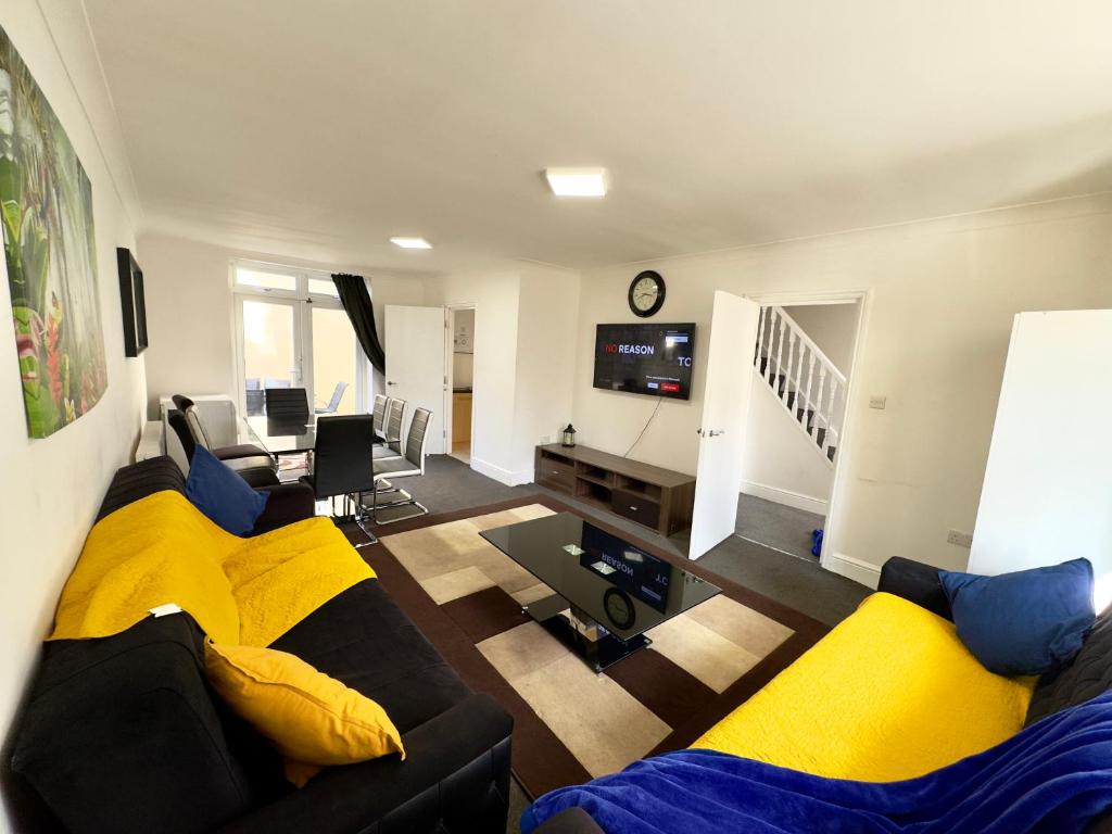 4 Bedrooms House, 3 bathrooms , Separate Reception, Full Kitchen, Garden, Parking, Londres