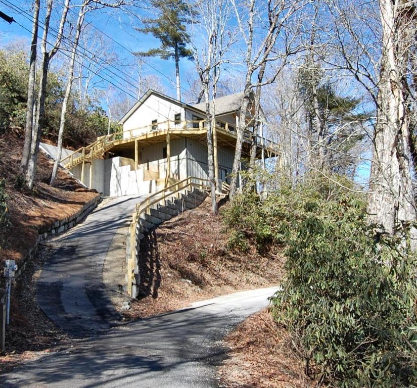 The Owlery Walk to Town, Highlands