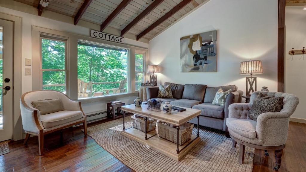 Mountain Laurel Tree House, Highlands