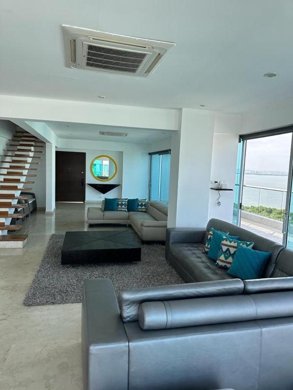 Lujoso Penthouse Duplex 403m2 con Terraza Privada y vista al mar - 2