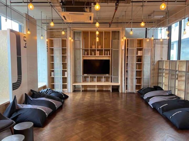 F1-31-07 Abstract Studio1Tamarind 2QB Wifi NETFParking, Cyberjaya