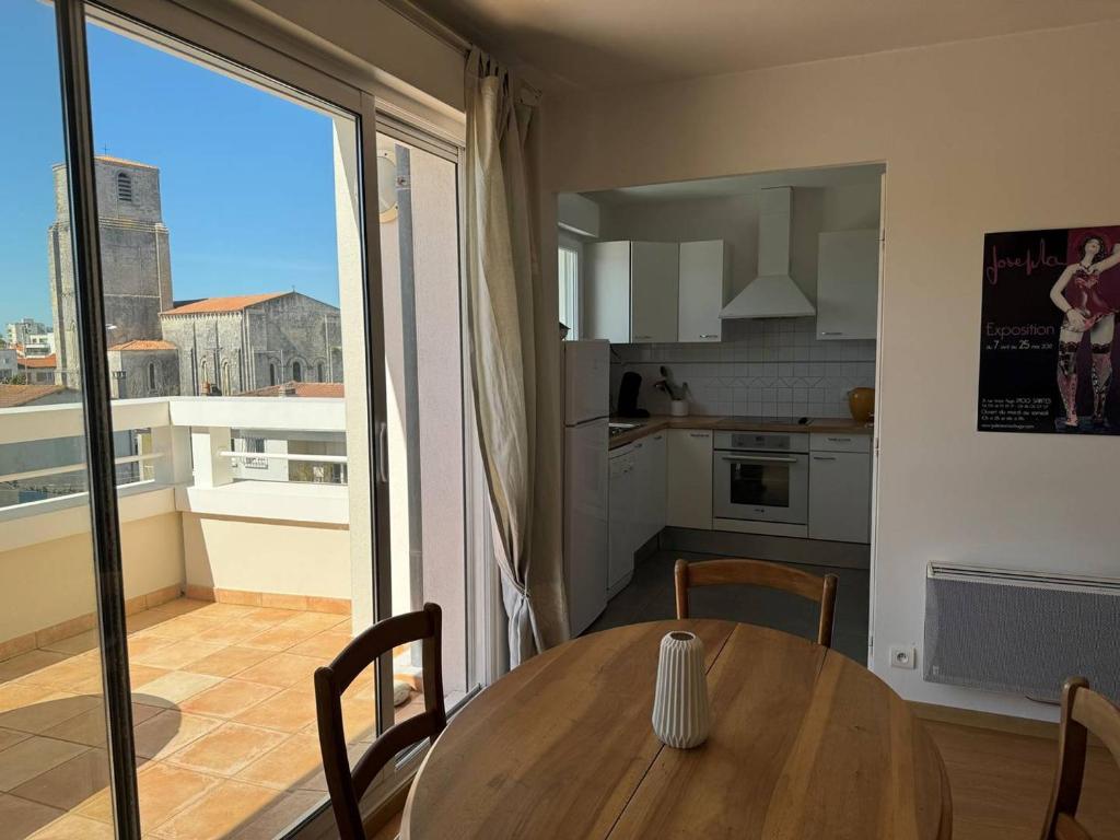 Royan : Appartement 47m², Balcon, Parking privé, Ascenseur - FR-1-738-48 - 4