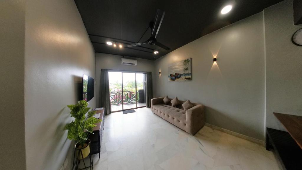 1-10pax DoorStep private beach & swimming pool, Port Dickson