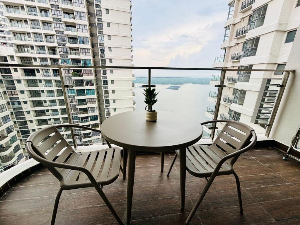 Danga Bay Seaview Laurel Bayfront 2102, Johor Bahru