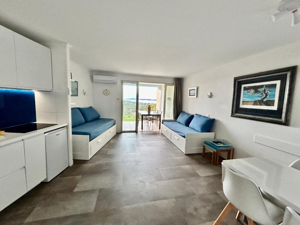 Les Restanques vue mer Capucines 1057, Grimaud