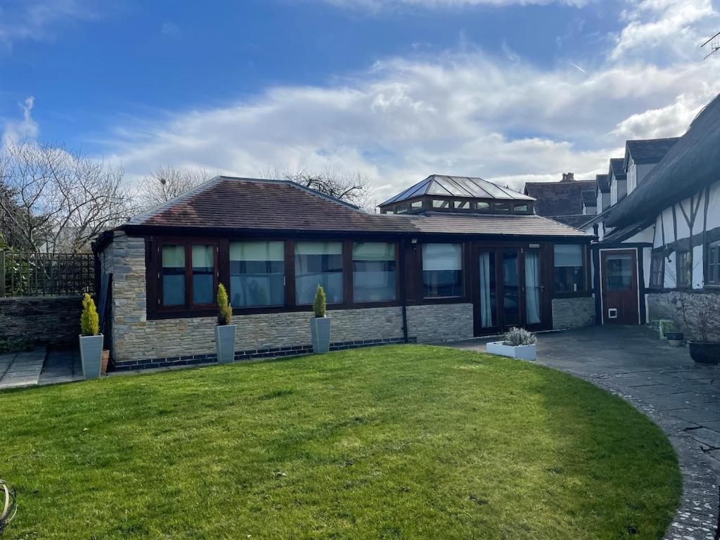 Little Monks Suite, Offenham