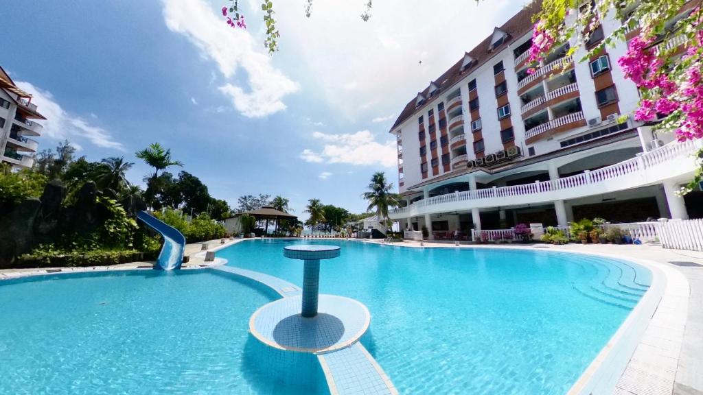 1-5pax Suite - FREE BBQ, Beach Front, Swimming Pool, Port Dickson