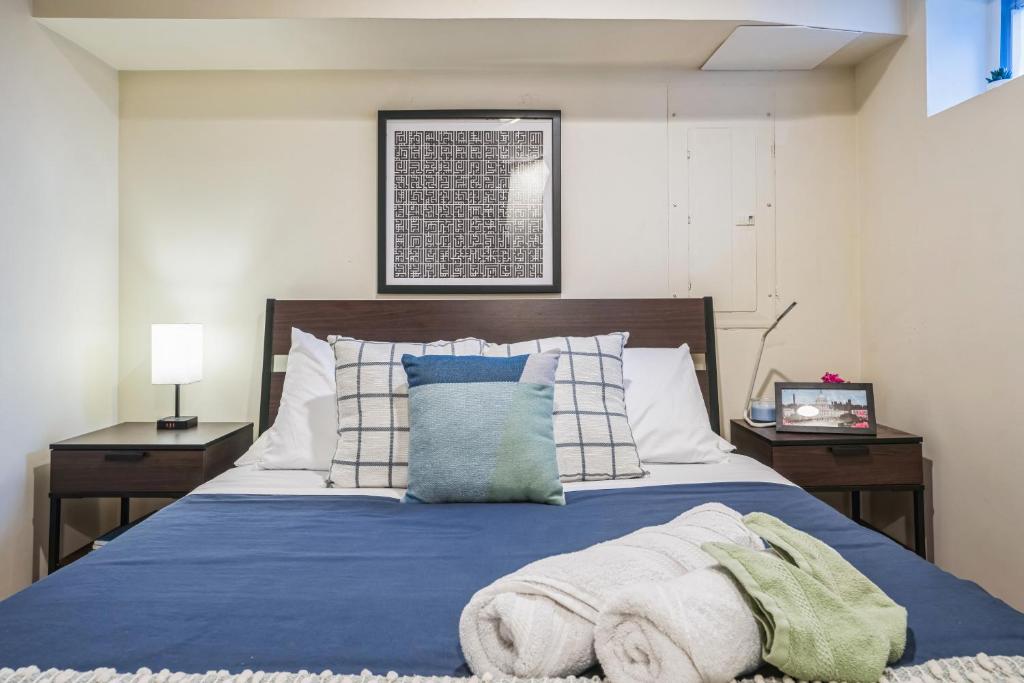 1BR Queen Suite w secure Parking and FiberOptics, Washington