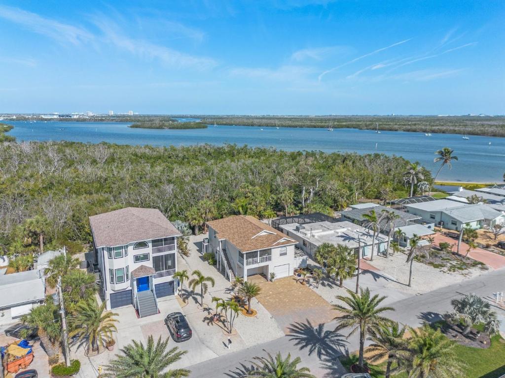 401 Pet-Friendly, Pirate's Cove Retreat home, Fort Myers Beach