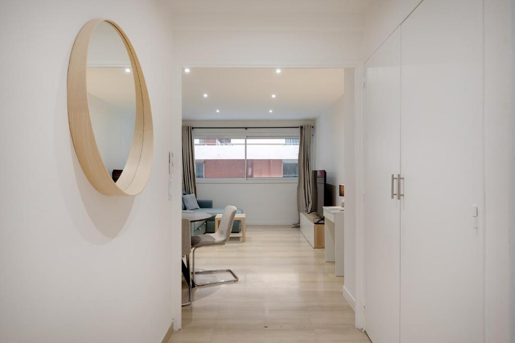 Newly renovated charming downtown apartment - 2