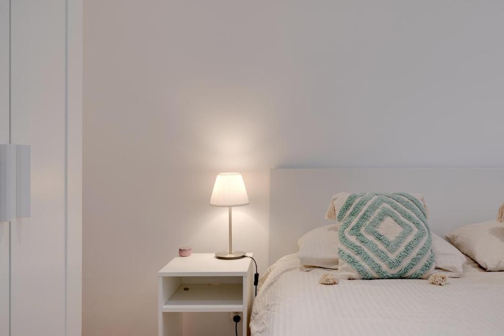 Newly renovated charming downtown apartment - 3